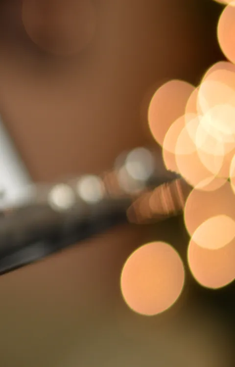 Flöjt i närbild och notblad