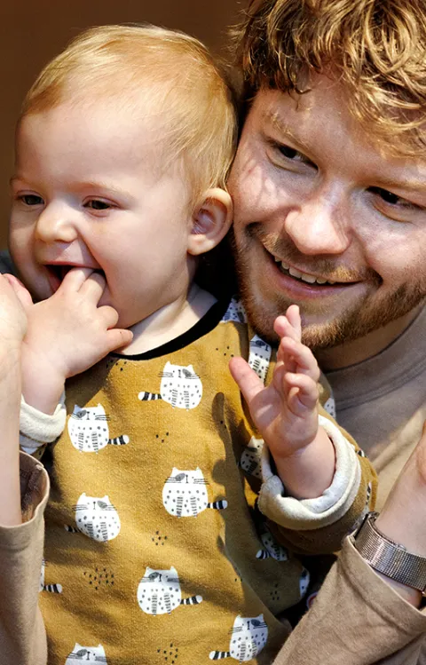 Förälder med bebis på Babyrytmik.