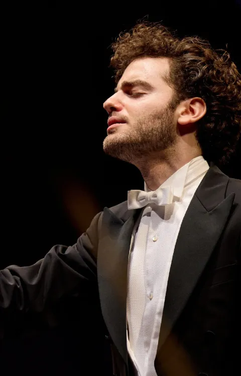 Emmanuel Tjeknavorian