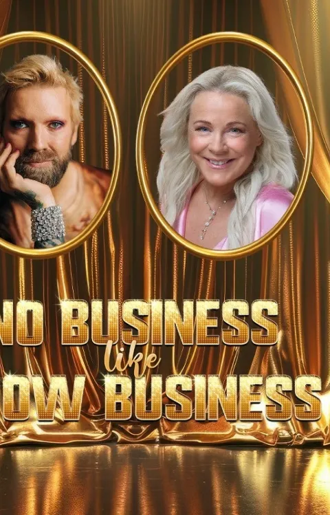 Små bilder på personer som håller mikrofoner framför en gyllene ridå.