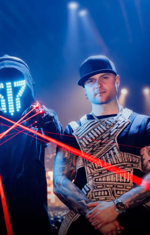 Porträtt av 4 bandmedlemmar i gruppen Smash Into Pieces
