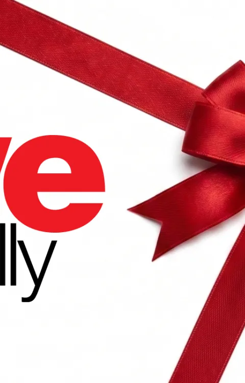 Rött presentband med rosett mot vit bakgrund, tillsammans med texten “Love Actually”.