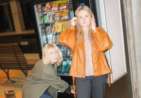 Dekorativ evenemangsbild till När tåget lämnar perrongen. Ellen Sundberg och Ellinor Brolin i bild.