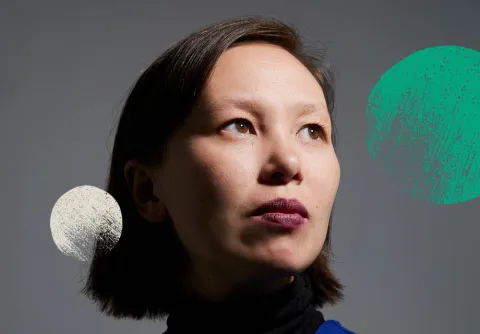 Närbild på en kvinnas ansikte till konserten Dvořák och rymden med Malmö Symfoniorkester.