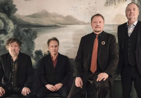 Bild på de fyra bandmedlemmarna i Weeping willows