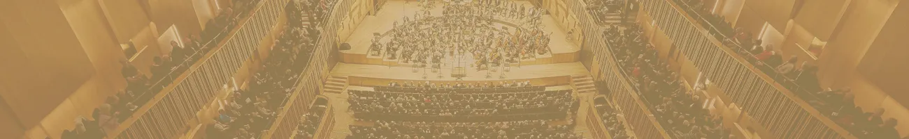 Stora konsertsalen på Malmö Live med transparent färgruta i Guldabonnemangets färg
