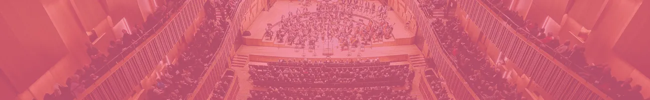 Stora konsertsalen på Malmö Live med transparent färgruta i konsertserien Torsdagsfavoriters färg