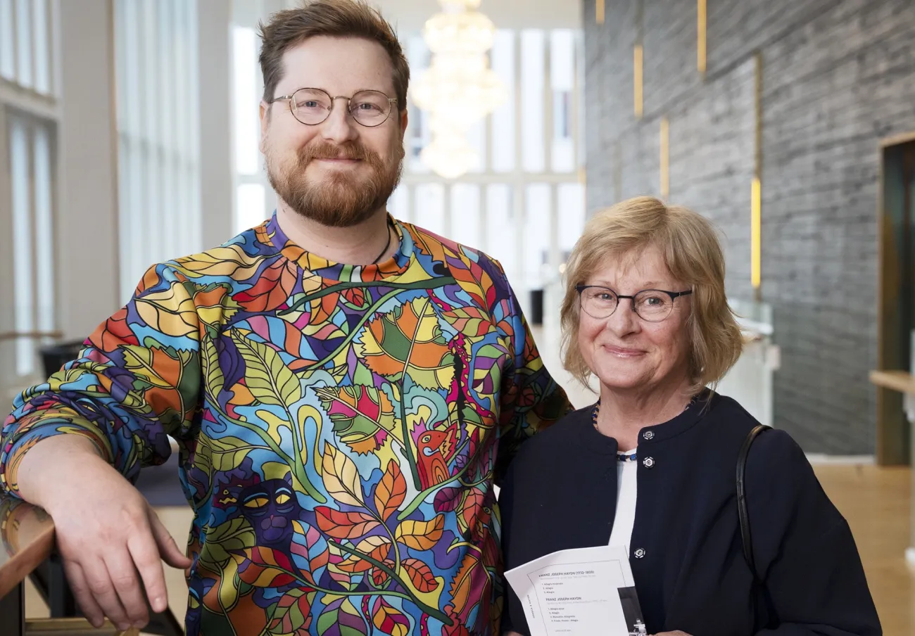 Mårten och Marie på väg till Haydn-konsert