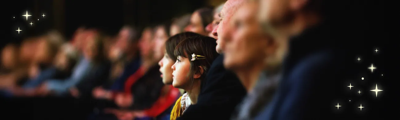 Publik i konsertsalen och dekorativt glitter