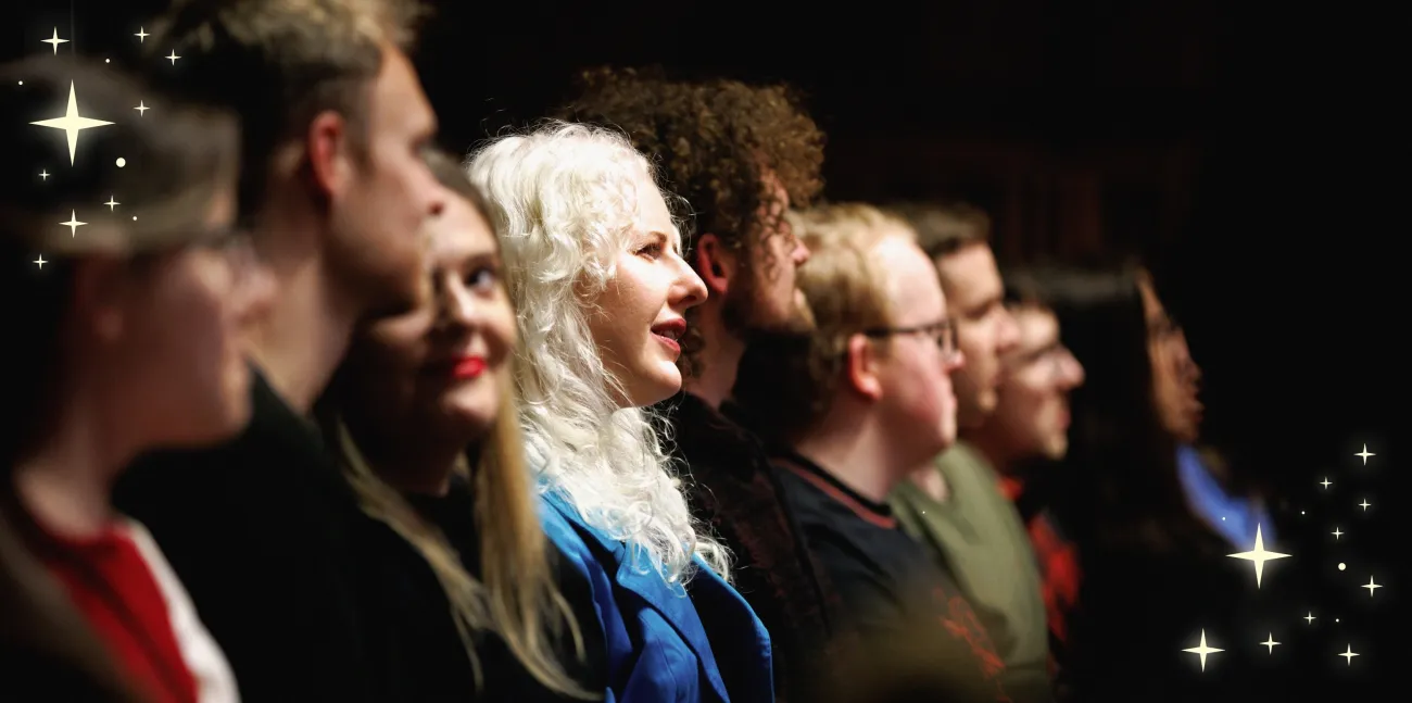 Publik i konsertsalen och dekorativt glitter