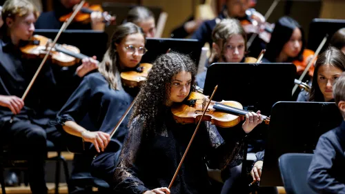 Skånes ungdomsorkester spelar i konsertsalen på Malmö Live